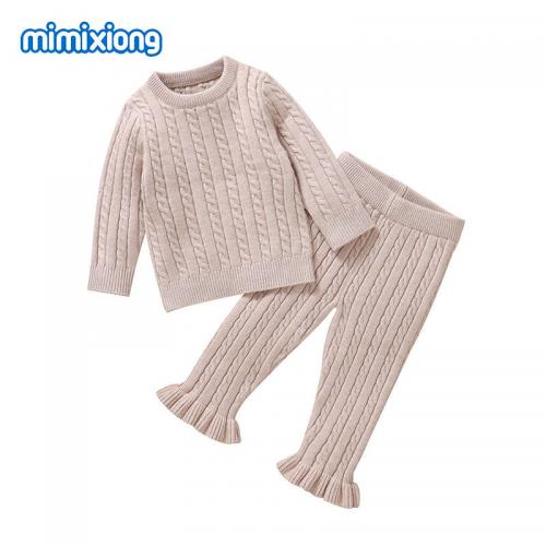 Baby's cozy and exquisite knitted set